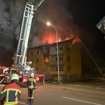 Brand von Mehrfamilienhaus
