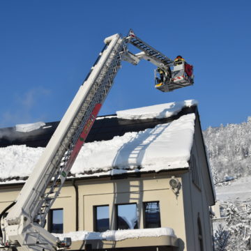 Dachräumung Nachbarhilfe mit HRB
